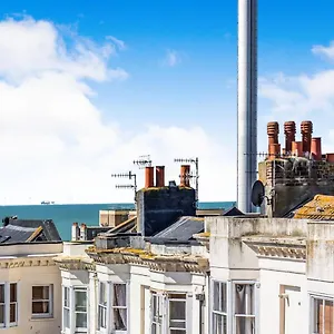 I360 Penthouse: Seaside Retreat With Private Rooftop Apartment